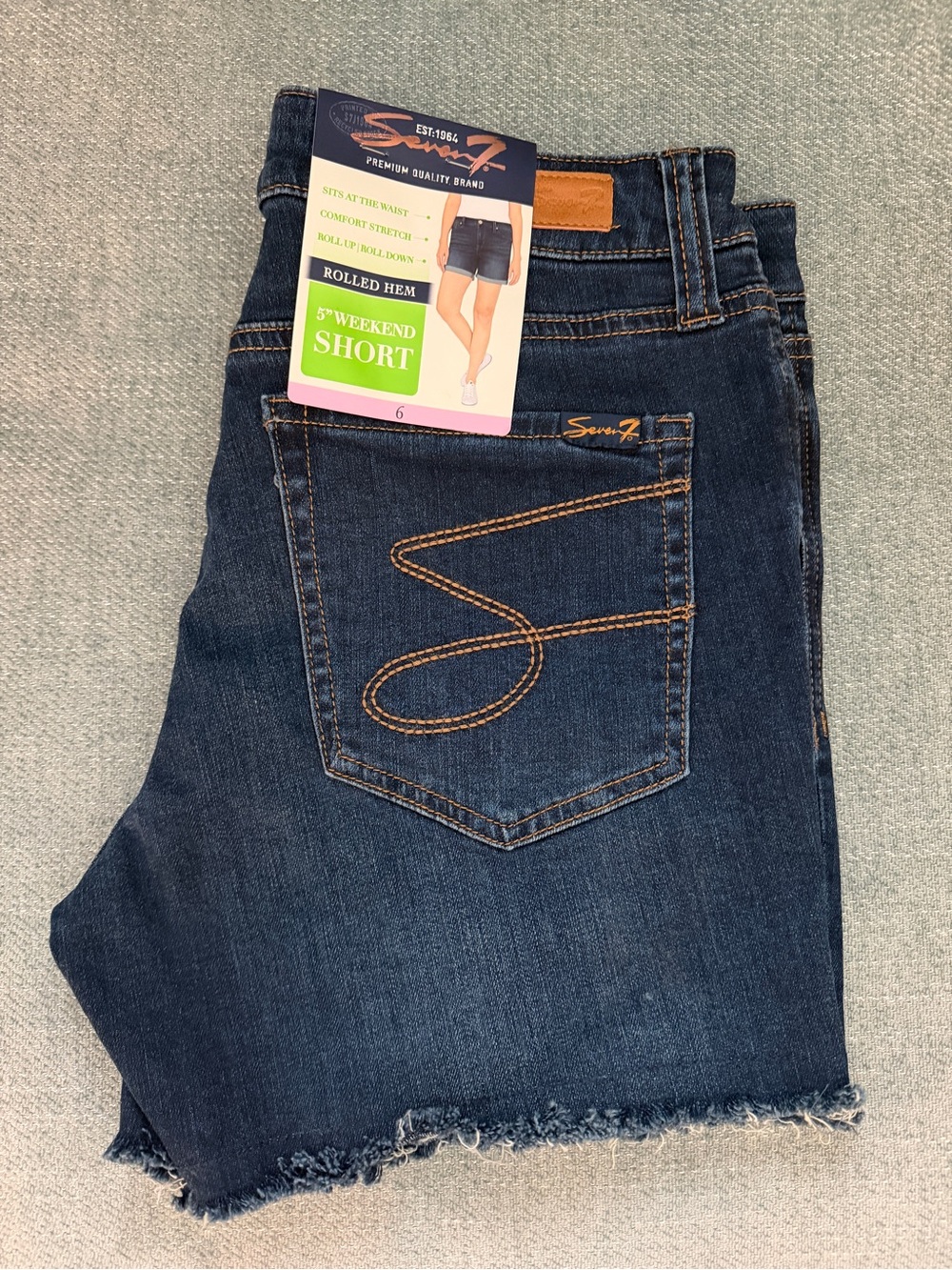 Seven7 Denim Weekend Shorts Size 6 NWT Dark Wash Frayed Hem